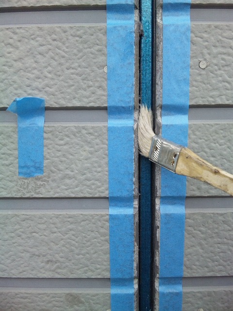 シーリング材を撤去してプライマー塗布